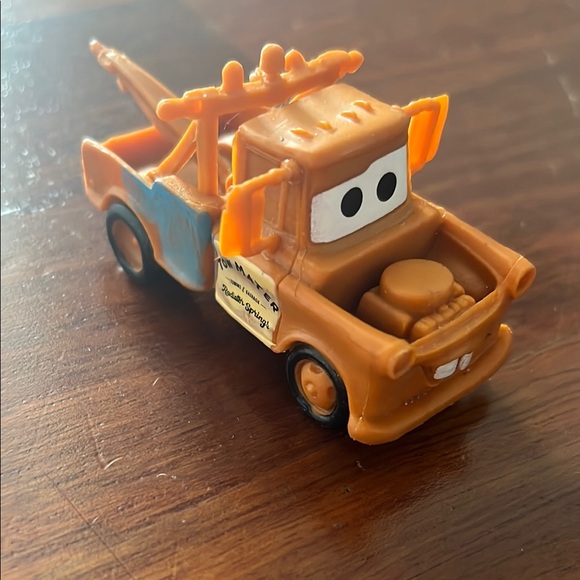 Disney Cars TOW MATER Radiator Springs Toy Tow Truck - Picture 1 of 5
